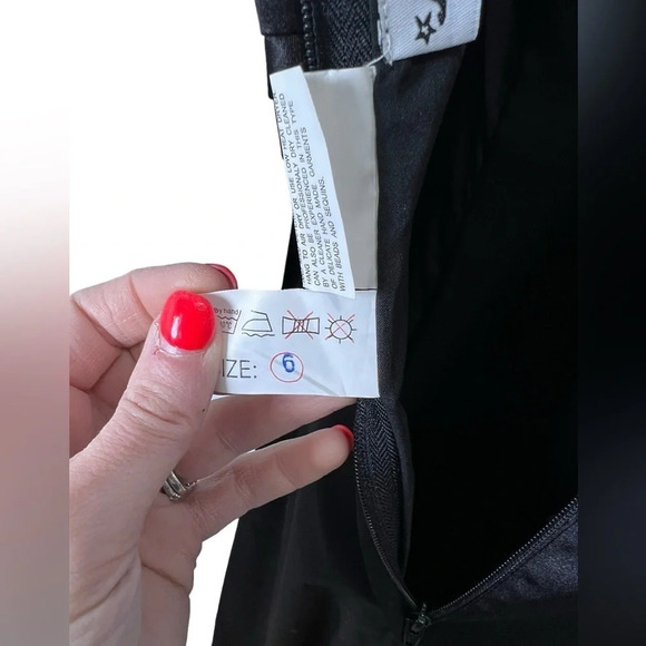 Formal size 6 black gown maxi dress excellent condition - Picture 4 of 8